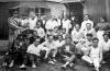 Llegada de la delegación uruguaya de fútbol a Ámsterdam, previo al debut en los Juegos Olímpicos. Año 1928. (Archivo: Nationaal Archief/Collectie Spaarnestad, Holanda – Autor: S.d.).
