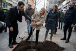 La Intendencia de Montevideo comenzó la plantación de 200 árboles en la avenida 18 de Julio. La intendenta Carolina Cosse plantó el primer ejemplar, cercano a la sede comunal.