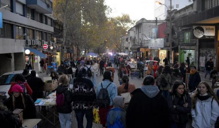 Se pone en marcha una iniciativa para movilizar donaciones en apoyo a las ollas populares de la zona contigua a la Feria de Tristán Narvaja. 