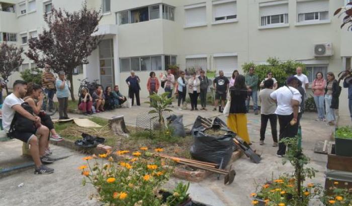 La huerta comunitaria de la Cooperativa de Viviendas Covireus acogió la última jornada del ciclo de talleres de huertas urbanas en pequeñas superficies. 