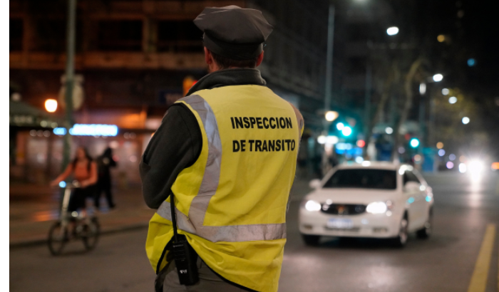 Debido a la gran cantidad de vehículos que circulan por Montevideo con este elemento identificador adulterado o en mal estado, se intensifican los controles.