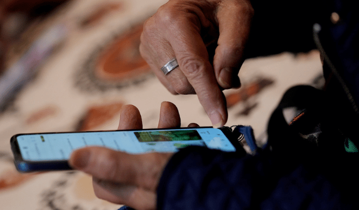 La formación está dirigida a personas mayores de 60 años que residan en Montevideo y estén interesadas en capacitarse en el uso de celular o tablet.