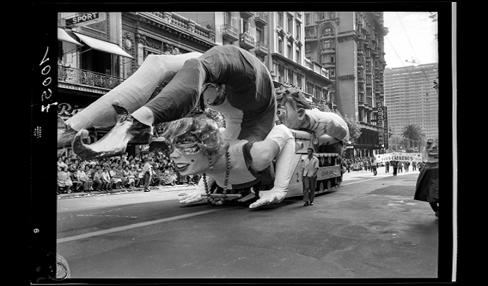 Desfile de Carnaval. Avenida 18 de Julio. Año 1962