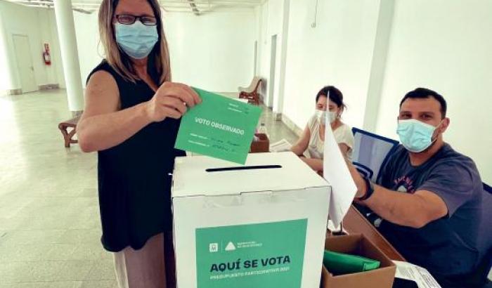 Silvana Pissano votando