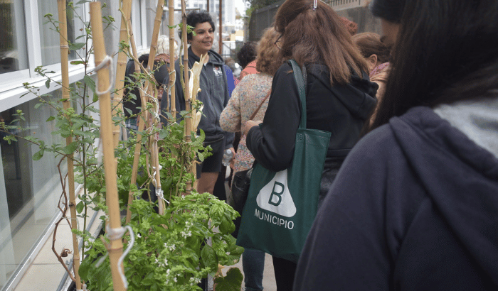 Más de medio centenar de personas se sumaron a la recorrida por las experiencias agrourbanas de Barrio Sur y Palermo. 