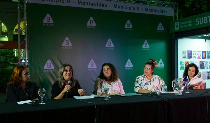 #MiBalcónFeminista 2023 cerró con un conversatorio de mujeres ilustradoras y la presentación del catálogo de la exposición en el SUBTE. 