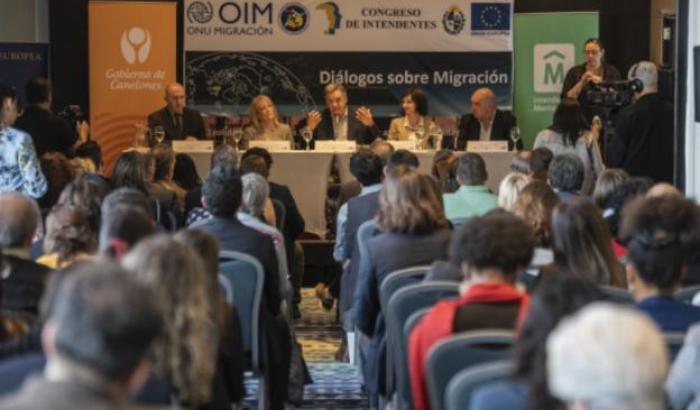 La alcaldesa Silvana Pissano participó en la mesa sobre soluciones habitacionales para las personas migrantes en el marco de la primera reunión del ciclo "Diálogos sobre migración". 