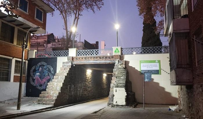 Una nueva iluminación fue instalada en los puentes de la calle Galicia.